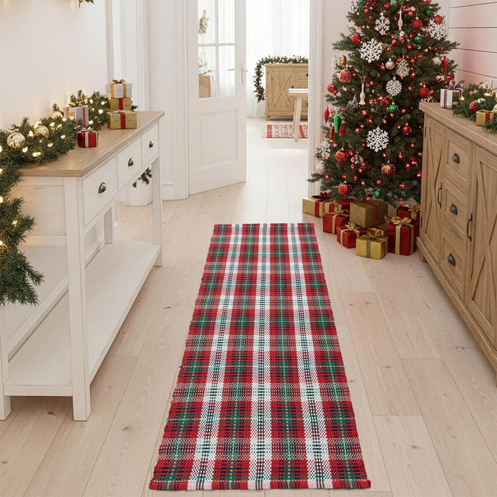 Hand-woven table runner in a traditional check pattern with a sturdy cotton structure Stornfield