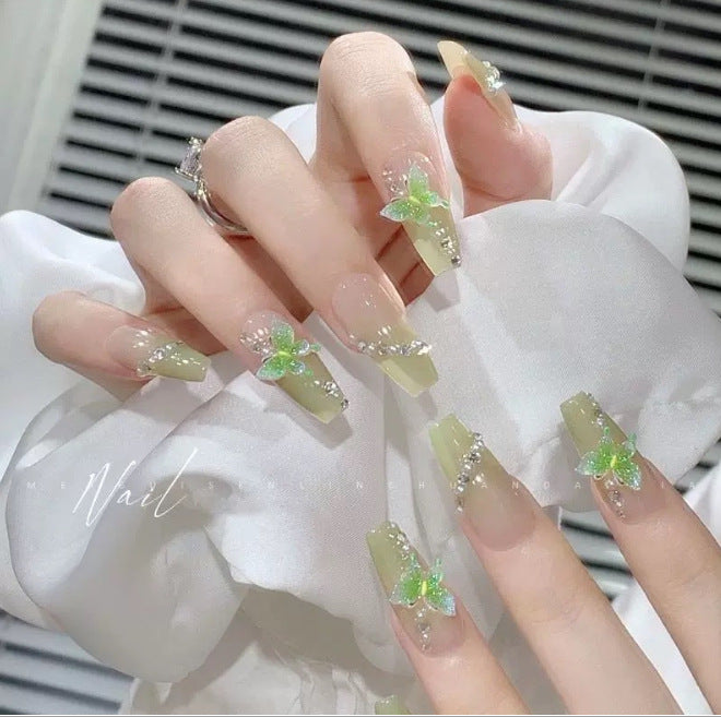 Glamorous nail art with pearls and glitter Stornfield