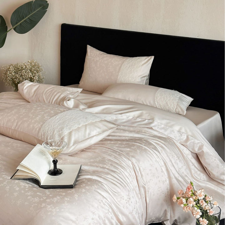 Satin bed set with subtle floral jacquard, reversible look and elegant piping seam