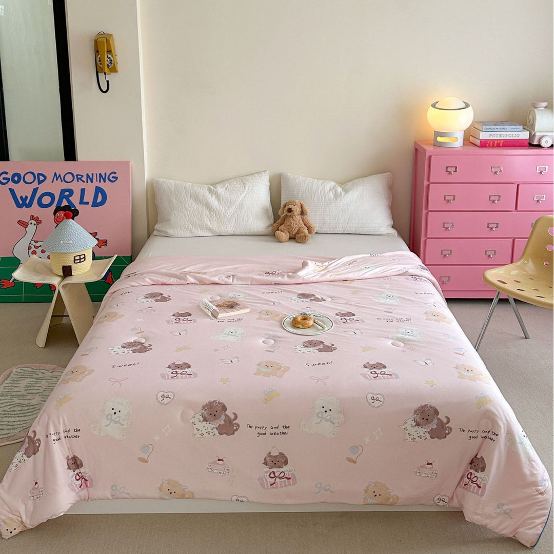 Quilted children's comforter with cute animal print and light microfiber filling