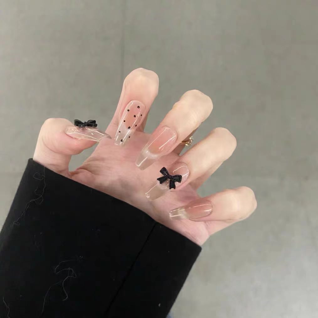Artificial nails with playful bow design Stornfield