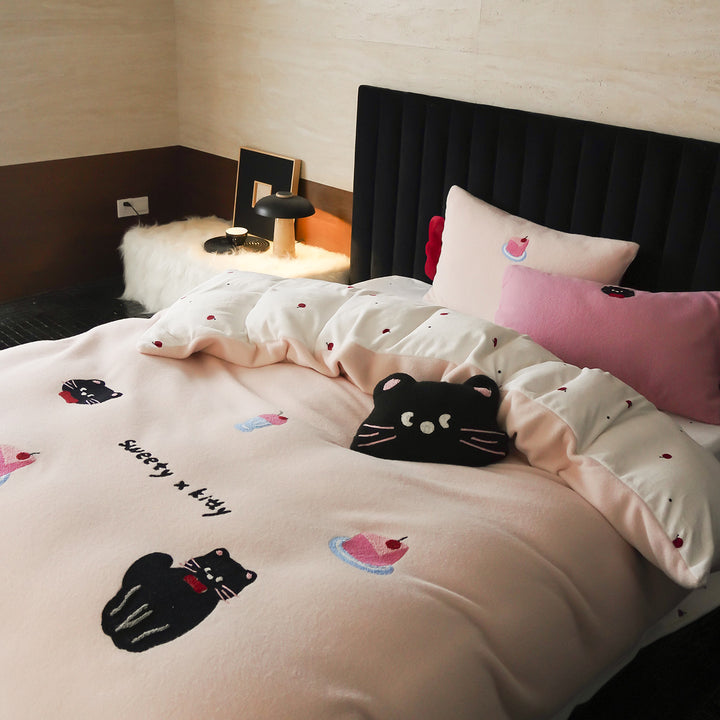 Embroidered Puppy Appliqué Reversible Duvet Cover Set with Paw-Print Shams