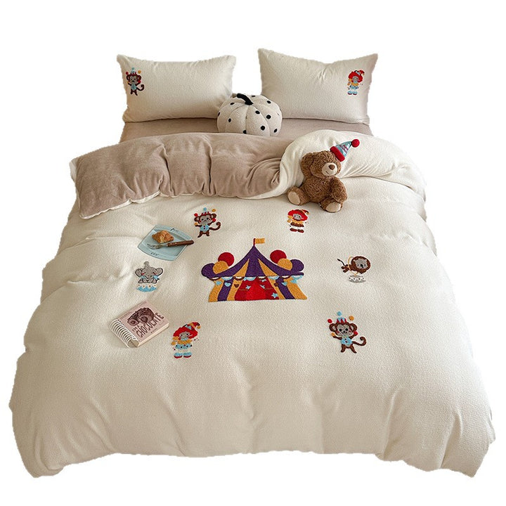 Cozy microfleece bedding set for children with a Christmas tree and animal motif