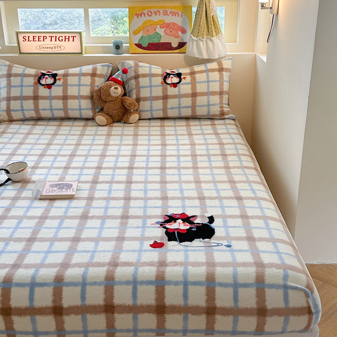 Children's fitted sheet with applied moon and cat motif made of soft microfiber