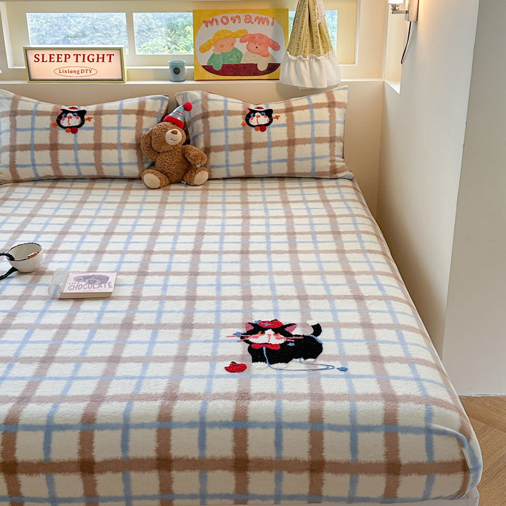 Children's fitted sheet with applied moon and cat motif made of soft microfiber