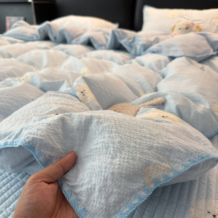 Quilted Floral Pattern Comforter Set