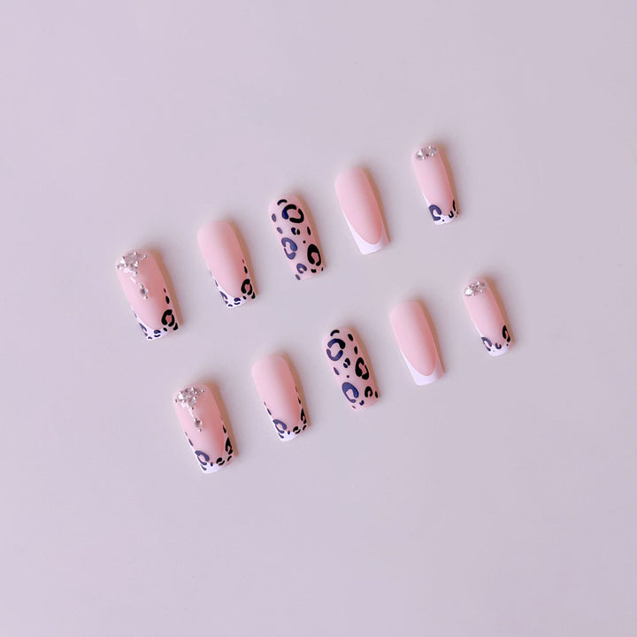 Acrylic Nail Set with Luxurious Leopard Motif and Elegant Glitter Accents Stornfield