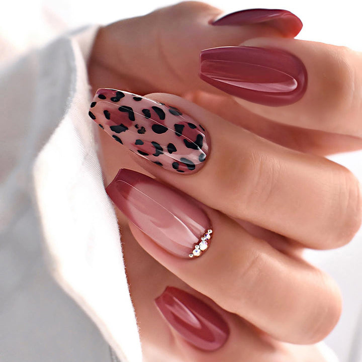 Decorative Press-On Nail Set with Stylish Leopard Accents Stornfield