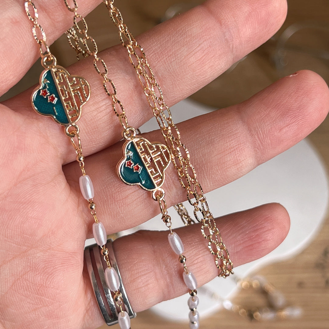 Artistic Gold-Plated Eyewear Chain with Decorative Cloud Charm Stornfield