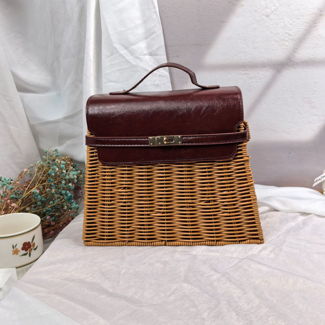 Ladies elegant woven handbag with wooden lid Stornfield
