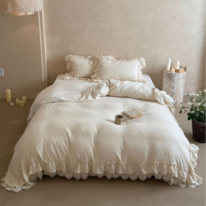Bedding set in Shabby Chic with textured polka dot look, multi-layered ruffle, and lace finish