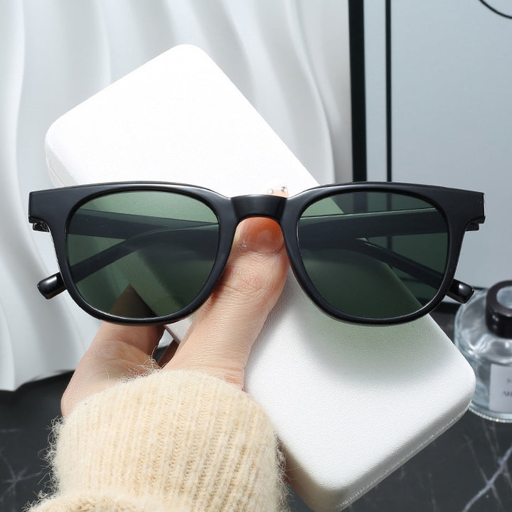 Women's fashionable cat-eye sunglasses with high-quality plastic frame Stornfield