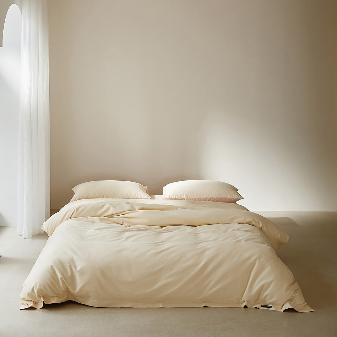 Cotton bedding set with satin finish and zipper