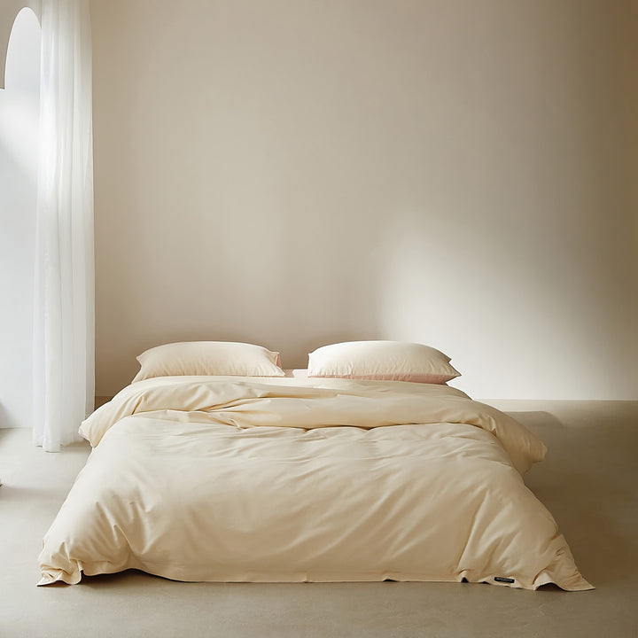 Cotton bedding set with satin finish and zipper