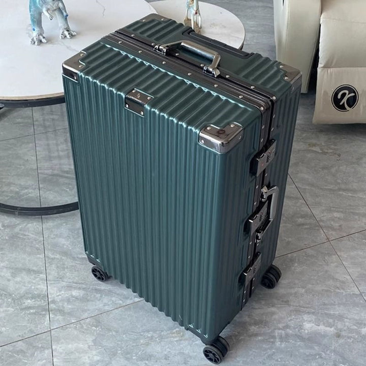 Hard-shell suitcase with integrated combination lock and silent wheels Stornfield