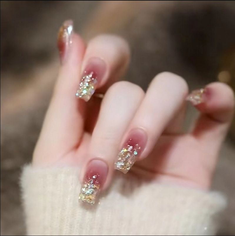 Artificial nails with playful animal motifs and glossy finish Stornfield