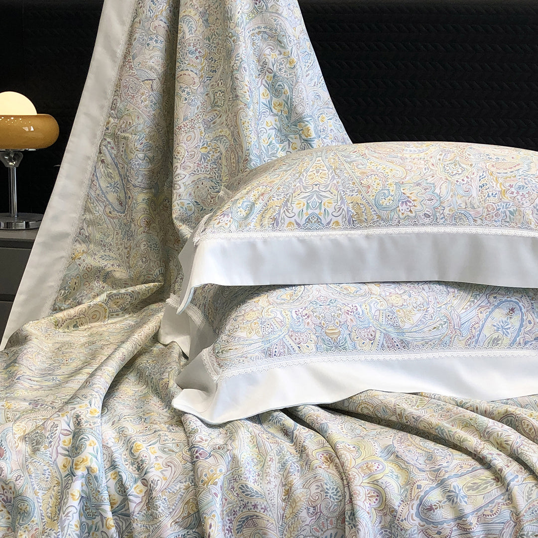 Pillowcase set made of cotton satin with delicate lace trim and satin piping