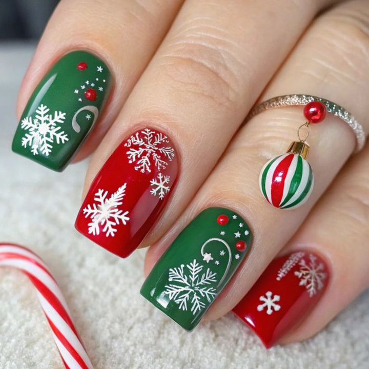 Festive Holiday-Themed Nail Art Extensions Stornfield 1789713261
