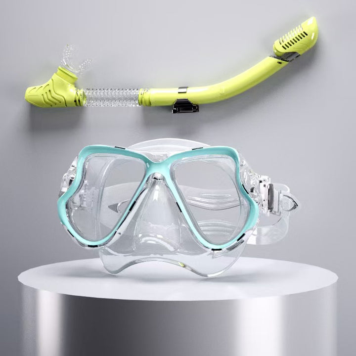 Diving mask with ergonomic design and a flexible snorkel Stornfield