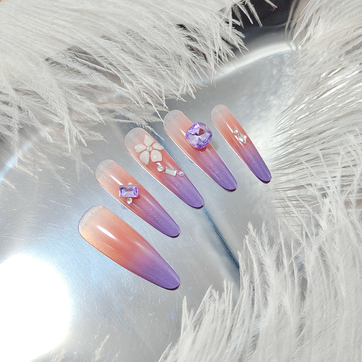 Artistic fingernails with delicate rhinestone details Stornfield