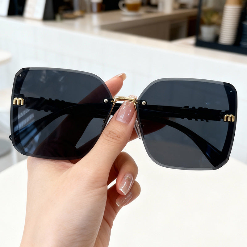 Fashionable Oversized Sunglasses Stornfield