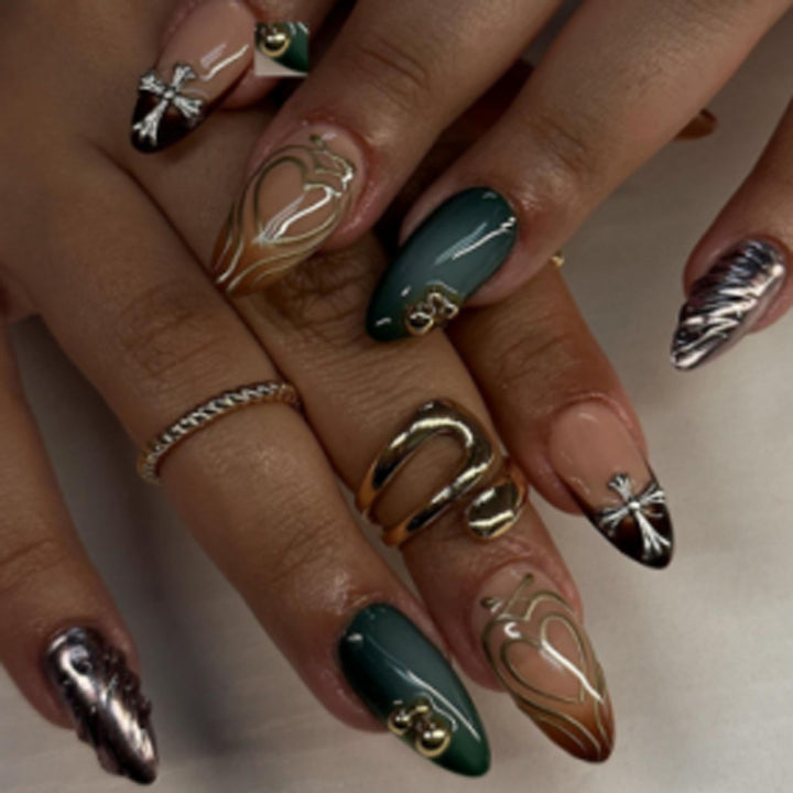 Artful and elegant nail decoration Stornfield