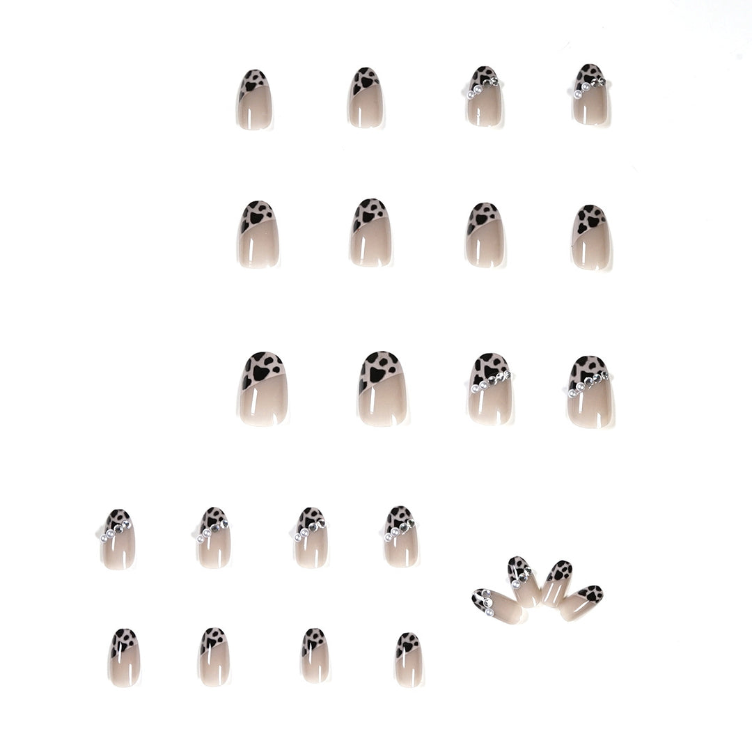 Artistic and elegant artificial nails Stornfield