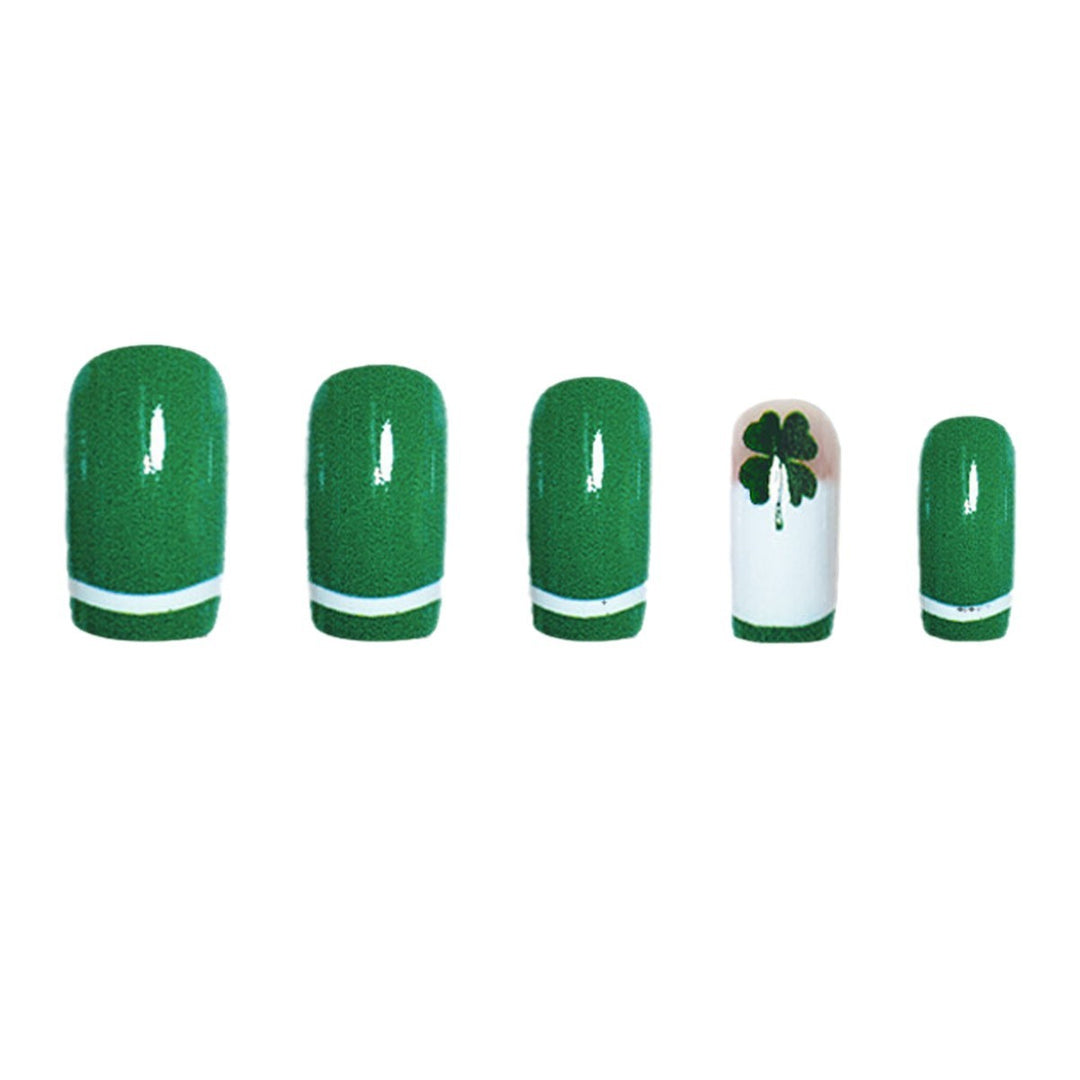 Glamorous Press-On Nail Art Set with Clover Motif Stornfield
