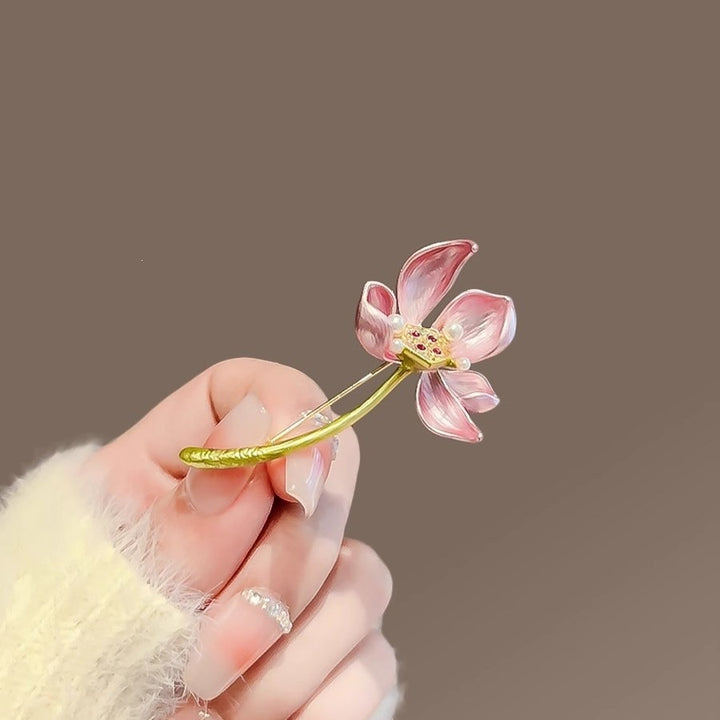 Elegant Flower Brooch Stornfield