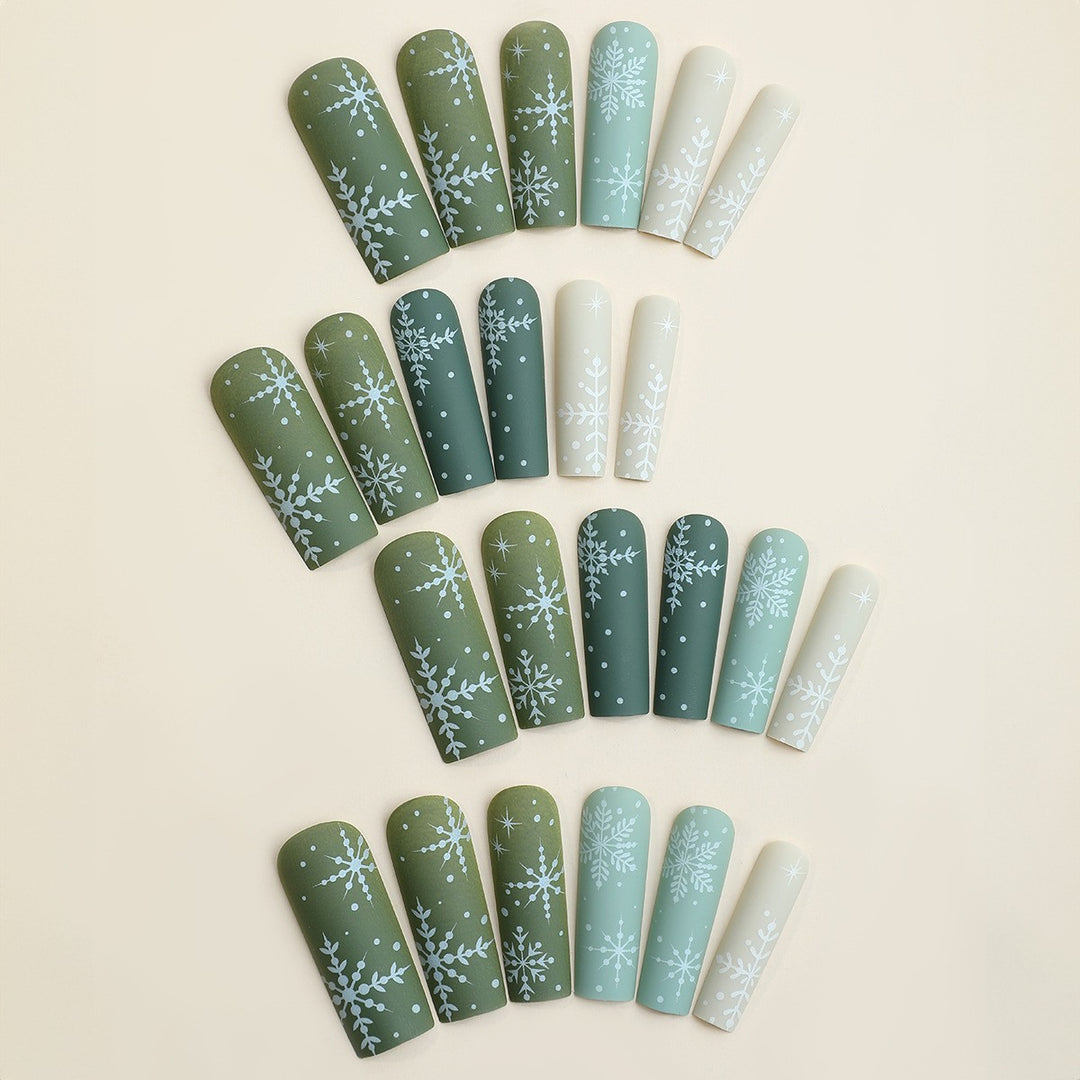 Artificial nail set with wintry snow motif Stornfield