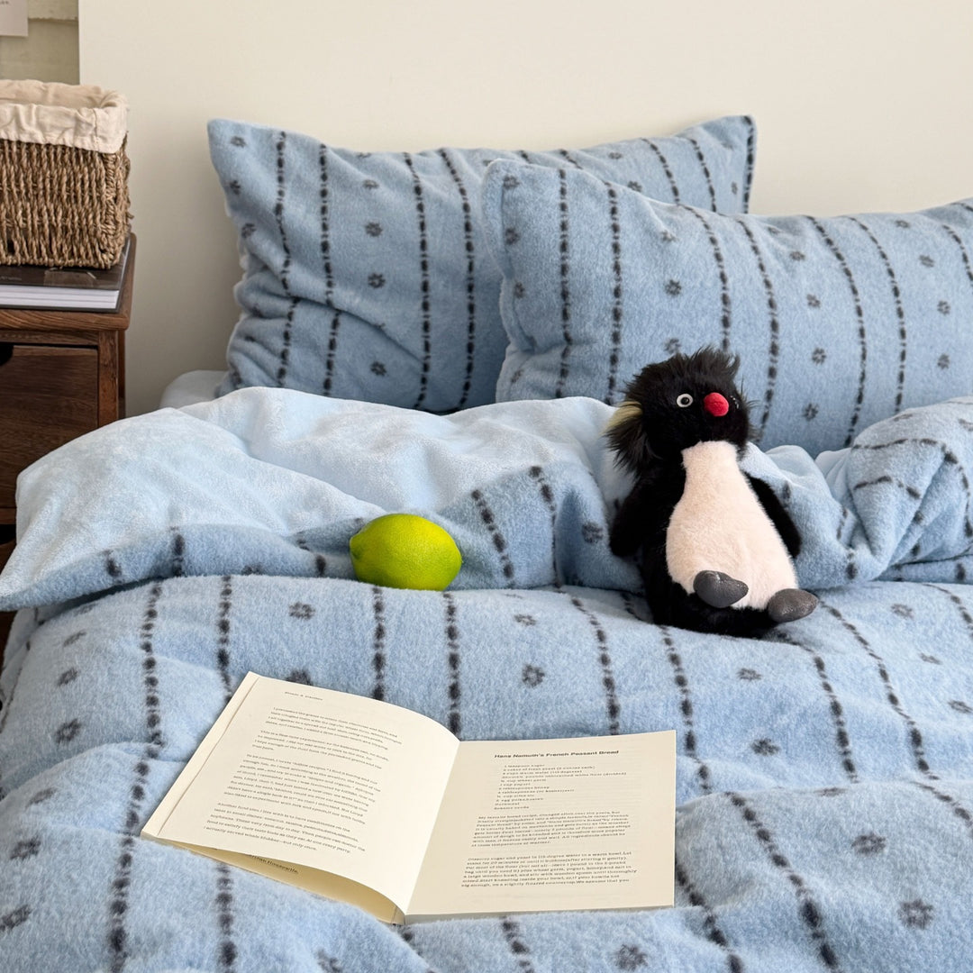 Plush Microfiber Patterned Duvet Cover and Pillowcase Set