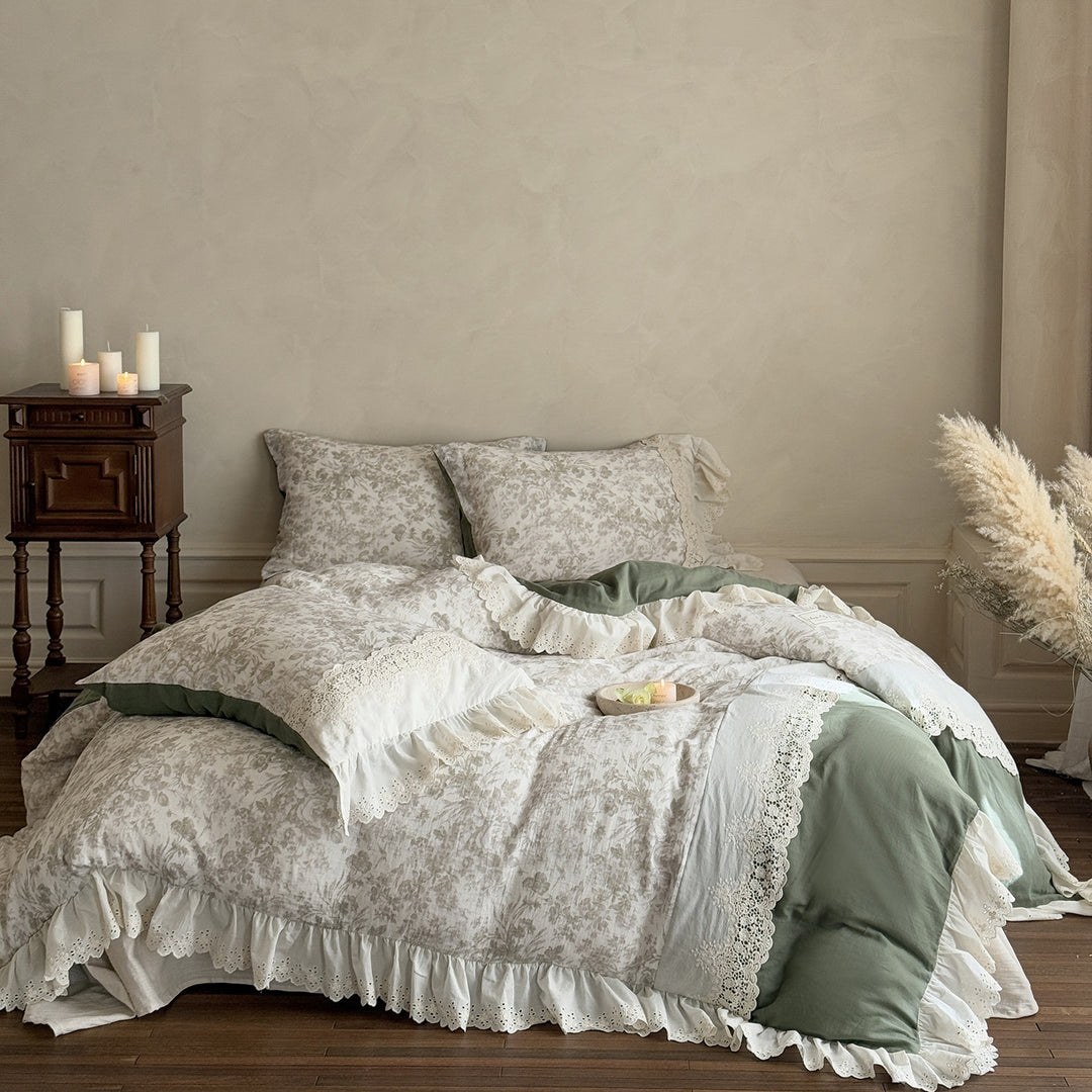 Bedding set in vintage country house style made of cotton-linen blend with lace trim Stornfield
