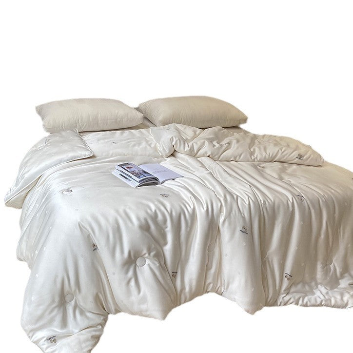 Luxurious satin quilt with lightweight filling and silky smooth feel