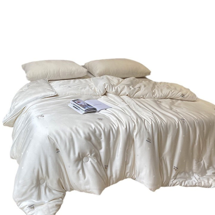 Luxurious satin quilt with lightweight filling and silky smooth feel