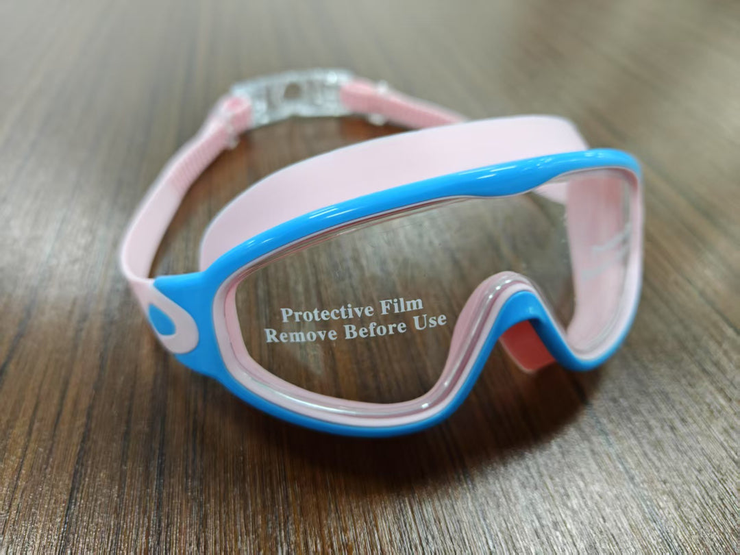 Swimming mask with adjustable comfort and clear field of vision Stornfield