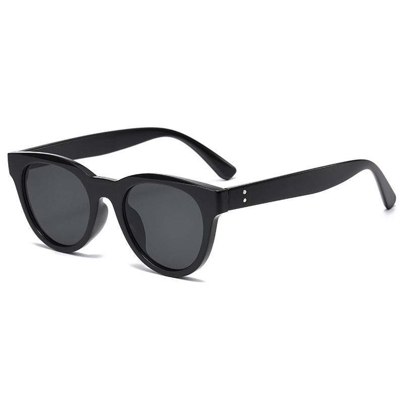Women Fashionable Oversized Sunglasses in Elegant, Curved Design Stornfield