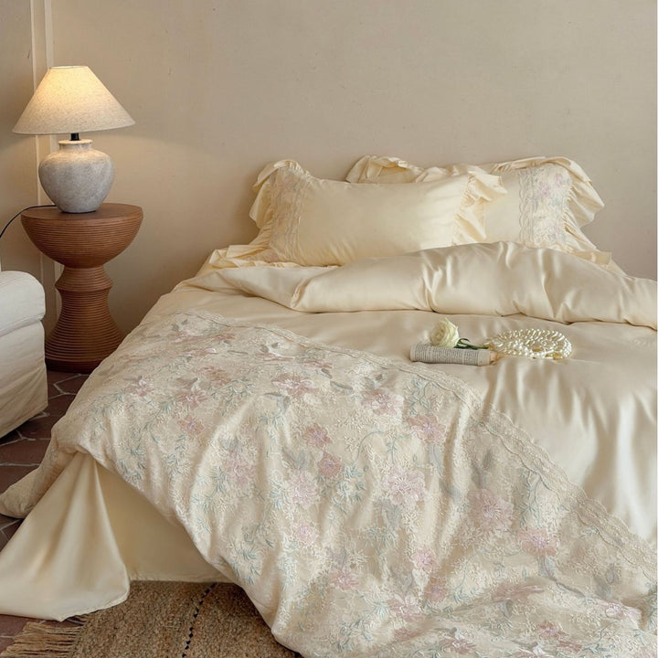 Elegant bedding set made of cotton satin with floral jacquard embroidery and ruffled pillow