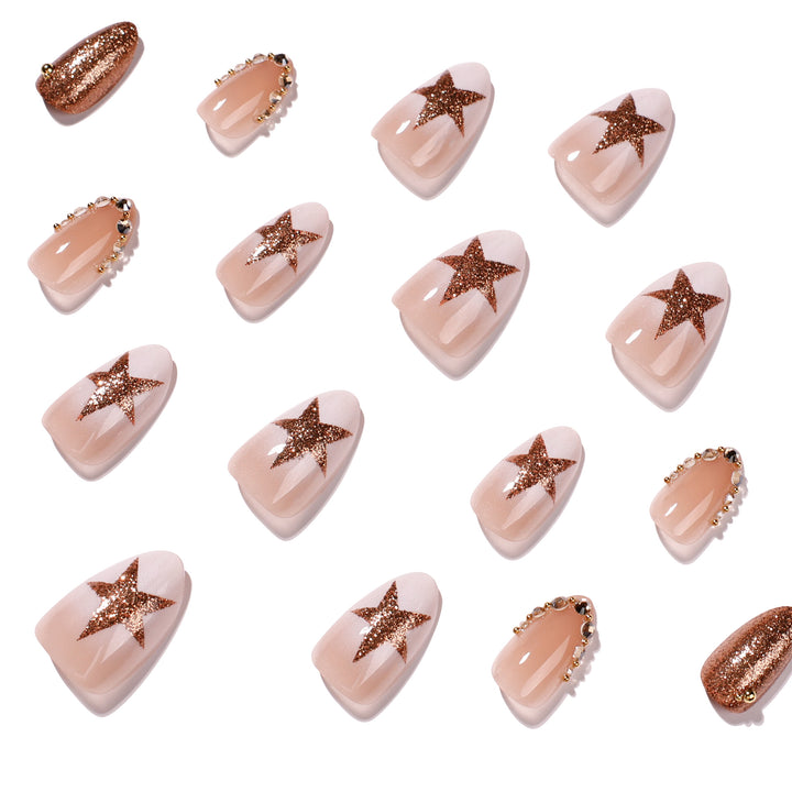 Elegant and sparkling nail art Stornfield