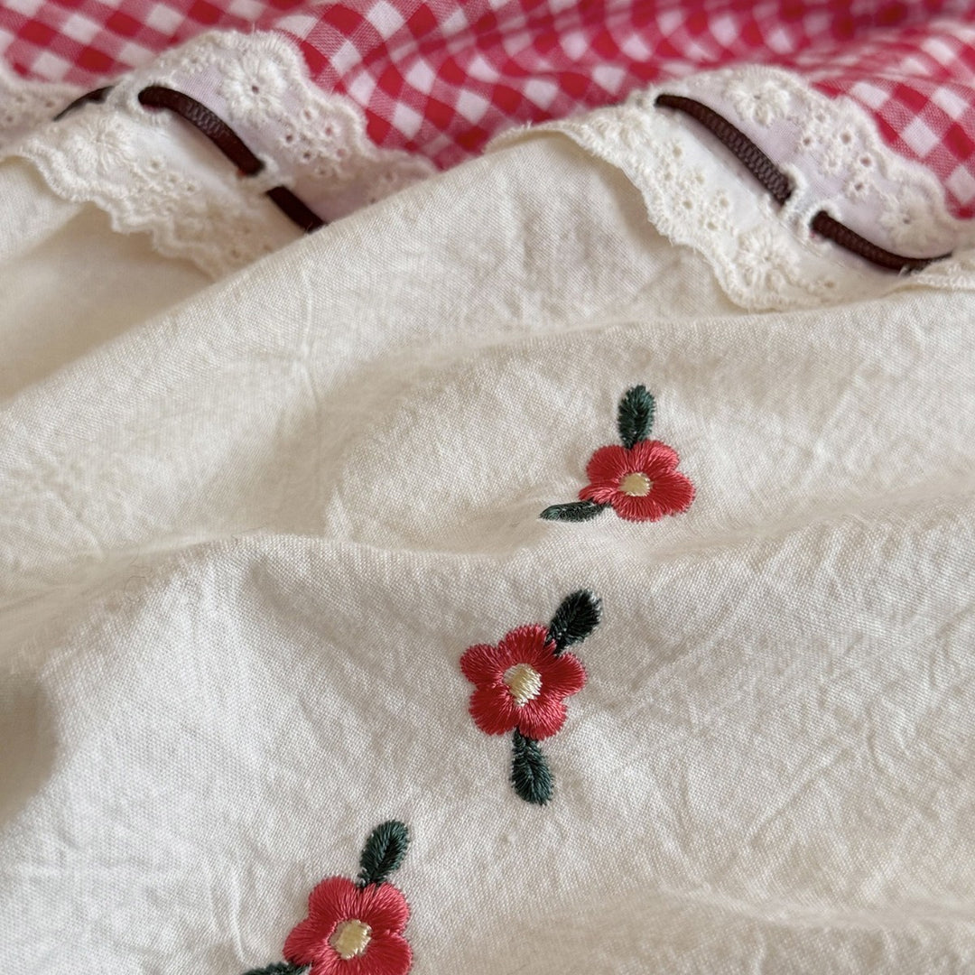 Bedding set made of cotton muslin with Vichy check and embroidered border