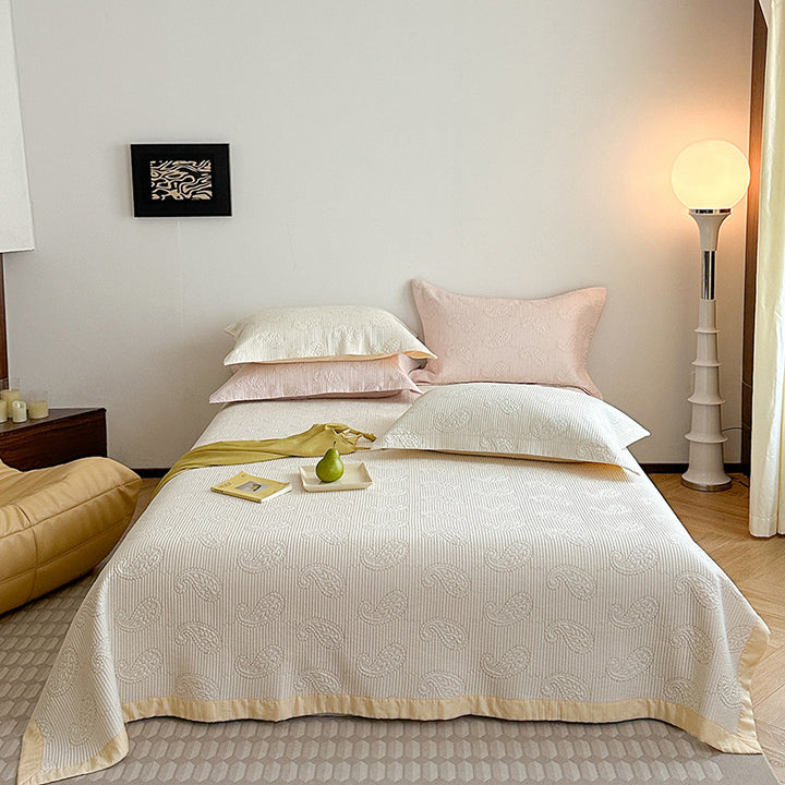 Quilted Paisley Matelassé Bedspread and Pillow Sham Set
