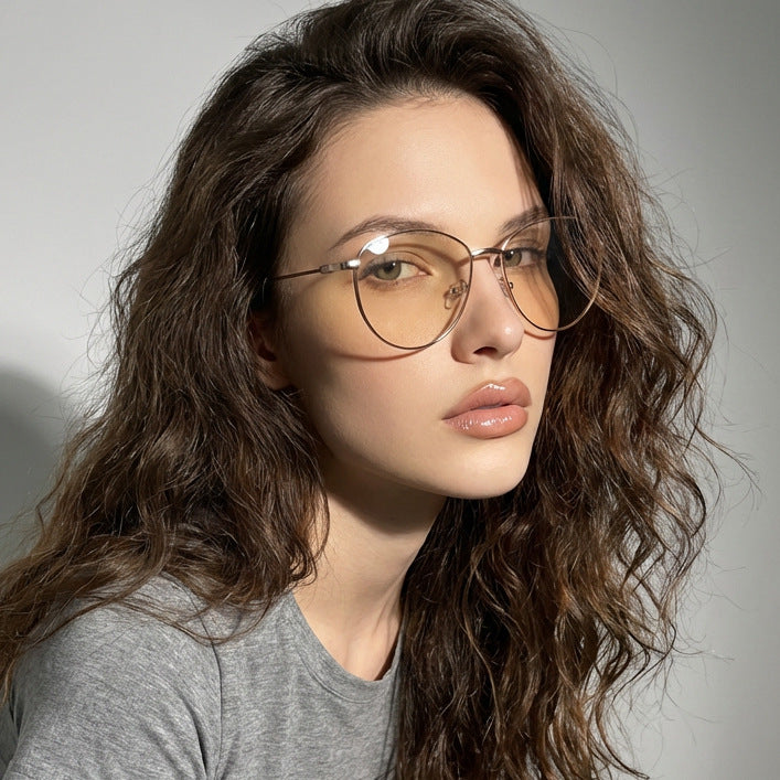Women's round sunglasses with slim metal frame and polarized lenses Stornfield
