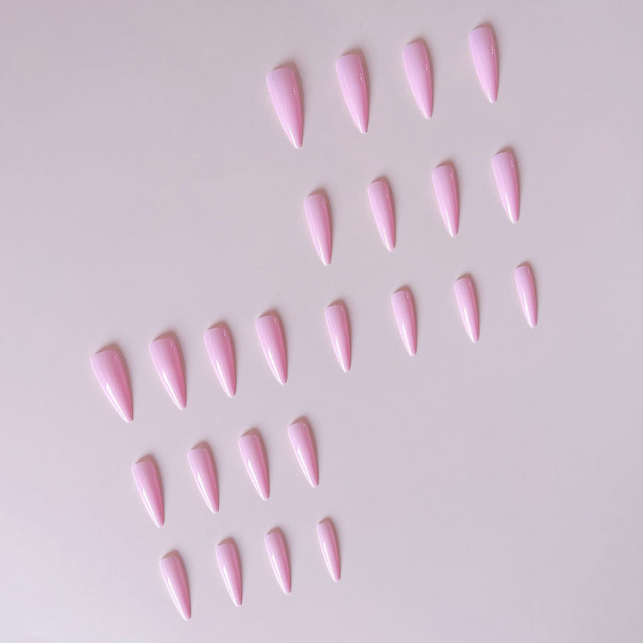 Artificial nail set with pointed design elements Stornfield