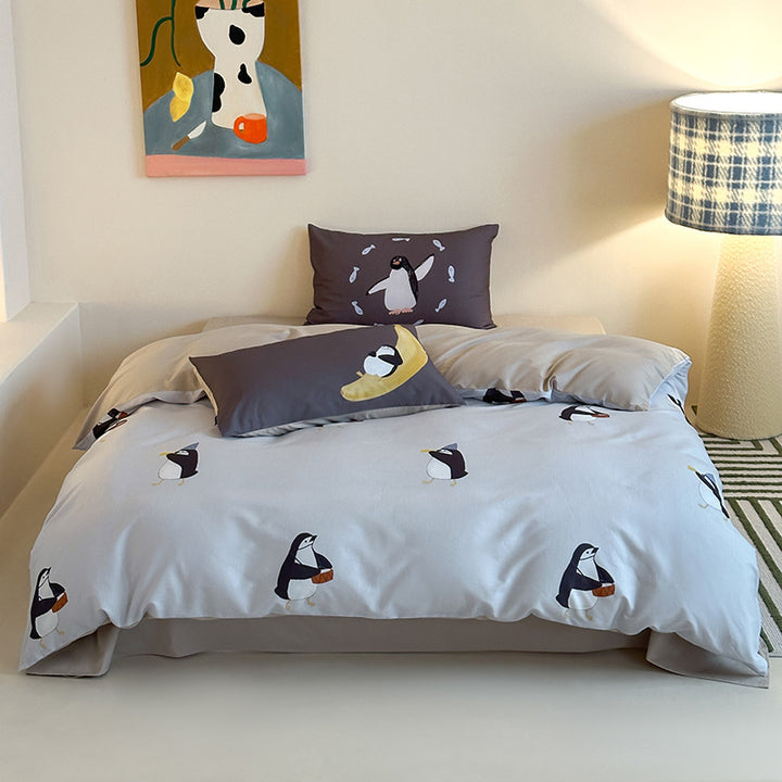 Children's bedding set with large teddy bear print and soft cotton satin