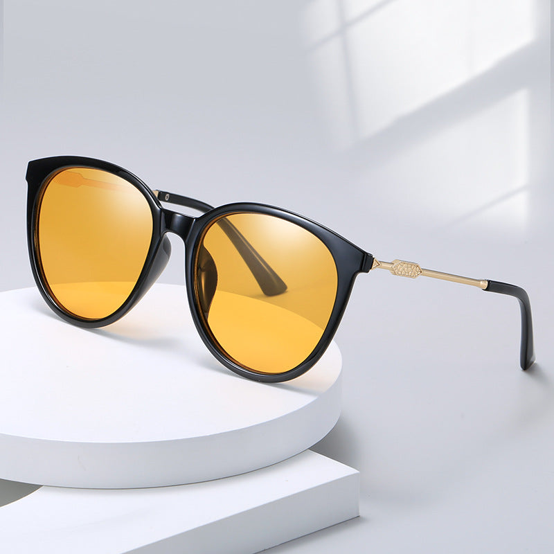 Women's Fashion Cat-Eye Sunglasses with Mirrored Lenses Stornfield