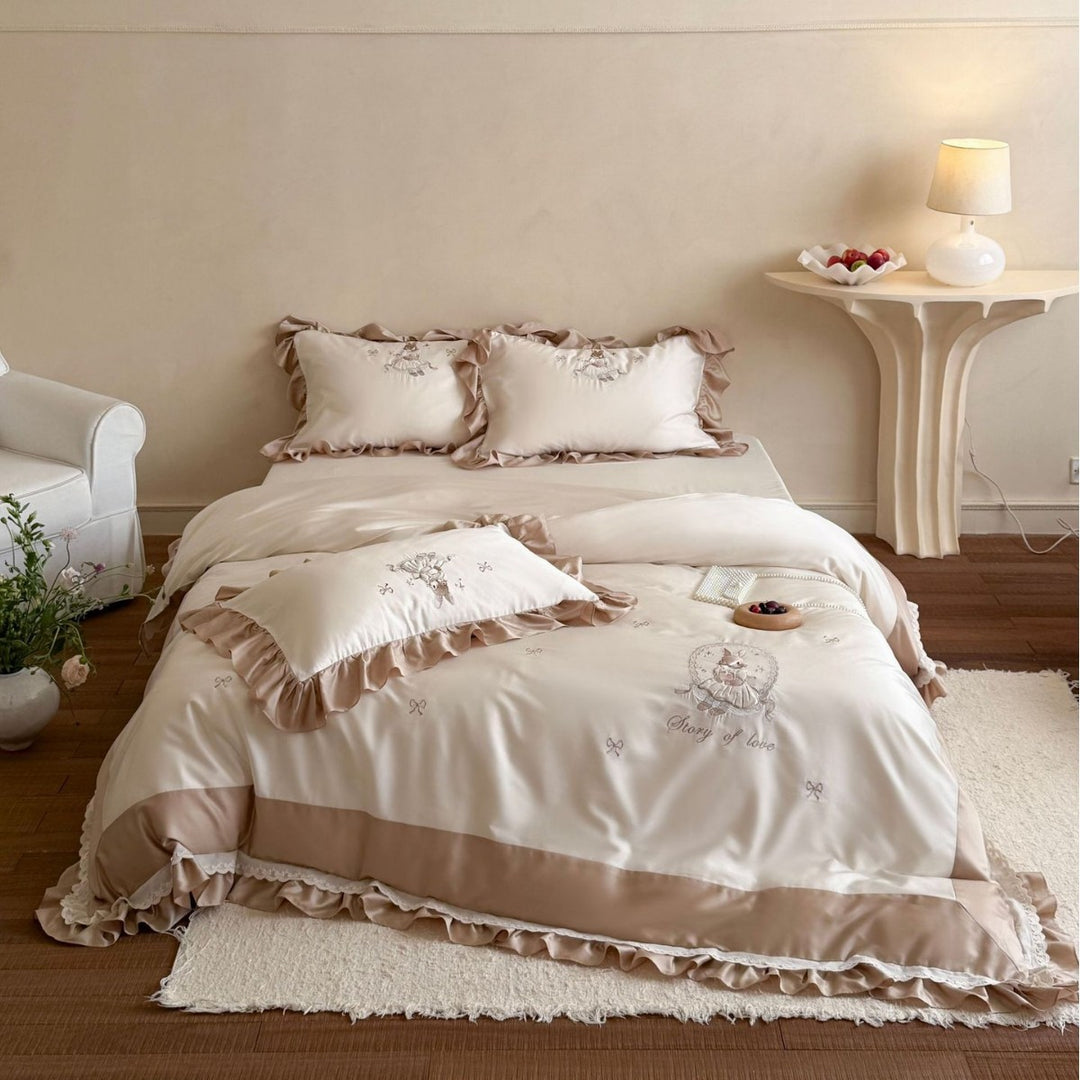 Playful cotton satin bedding set with ruffled edge and embroidered rabbit motif