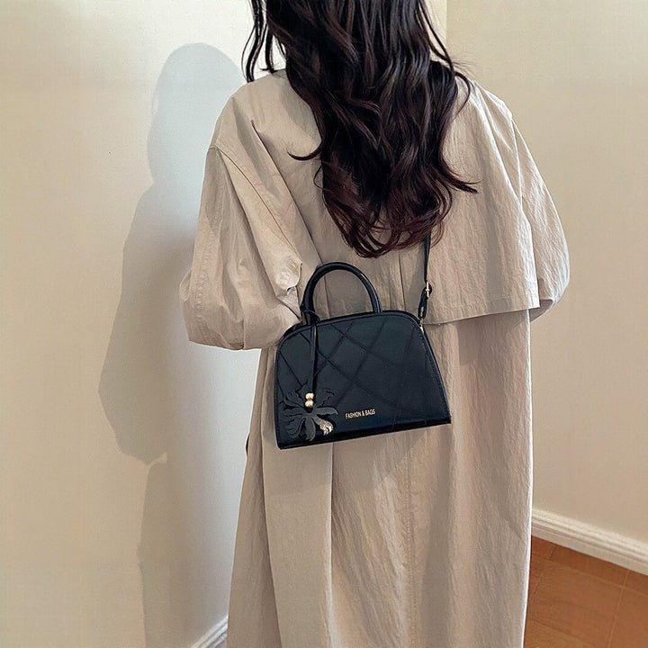 Elegant Quilted Crossbody Handbag