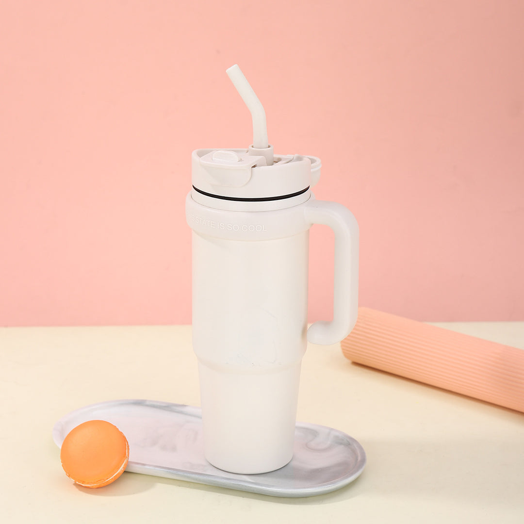 Unisex drinking cup with integrated straw Stornfield