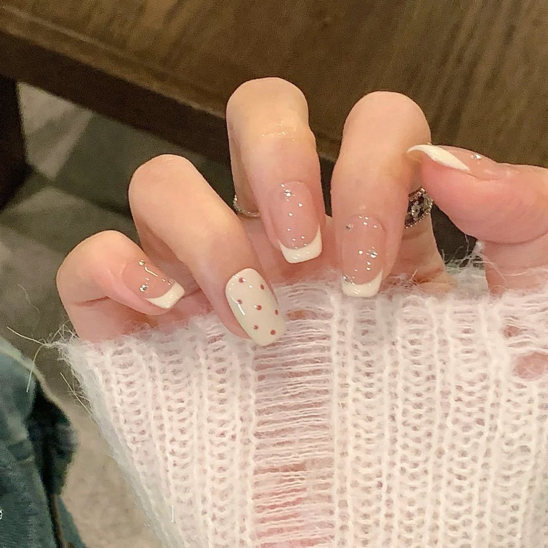 Artificial nails with sparkling rhinestone decorations Stornfield