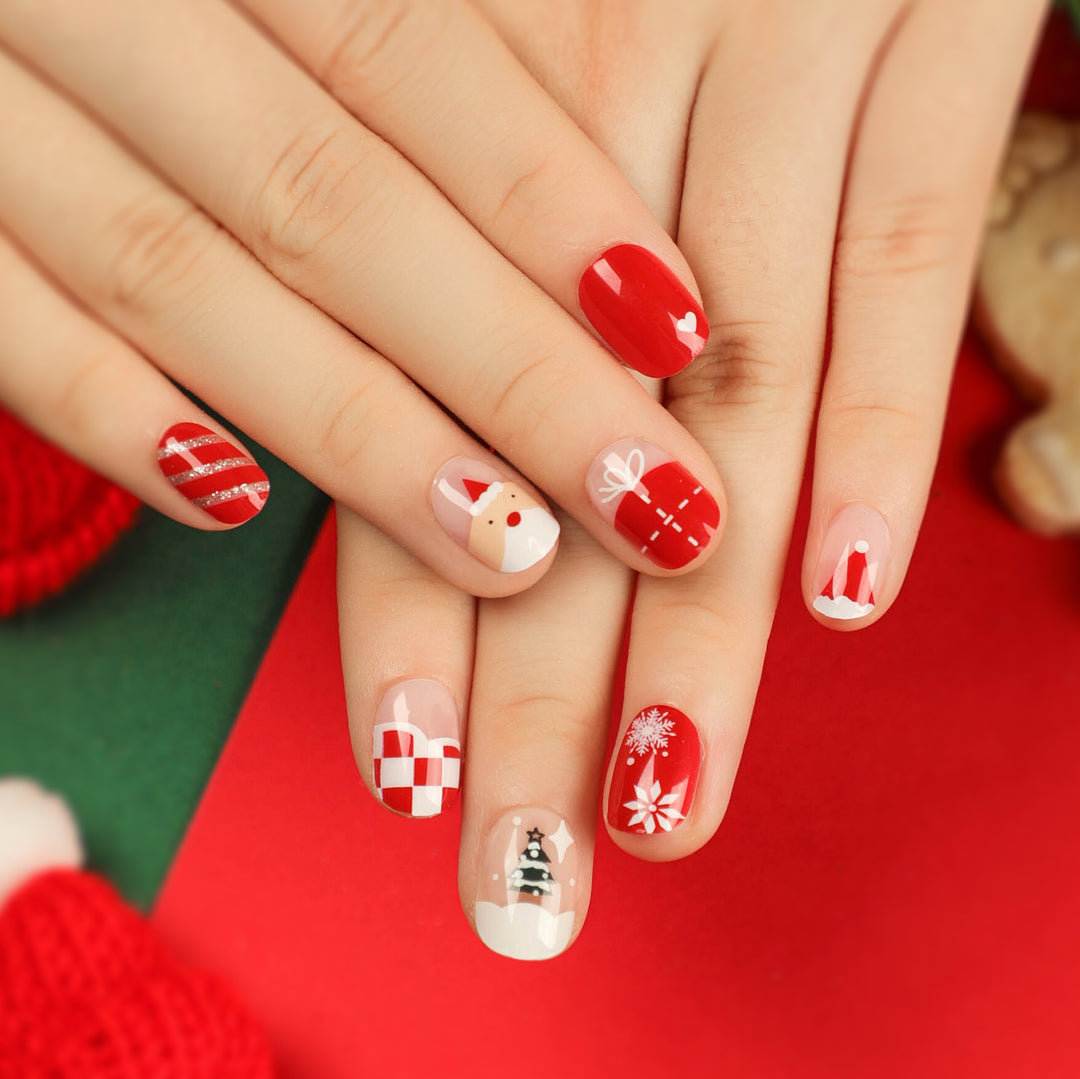 Festive nail art with Christmas motifs Stornfield