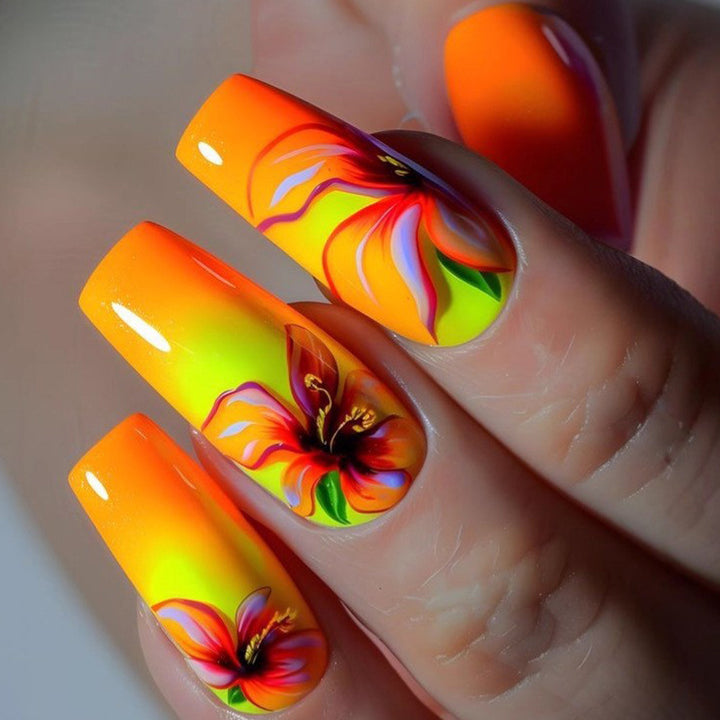 Artificial nails with elaborate floral design Stornfield